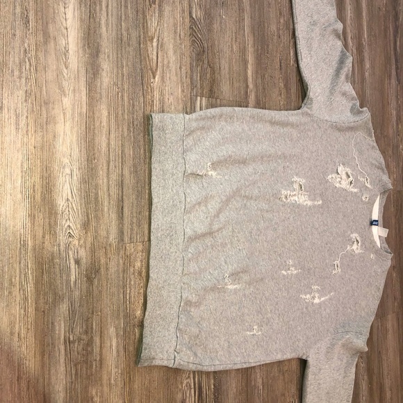 H&M CREWNECK (STYLISH TORN) - Picture 3 of 5